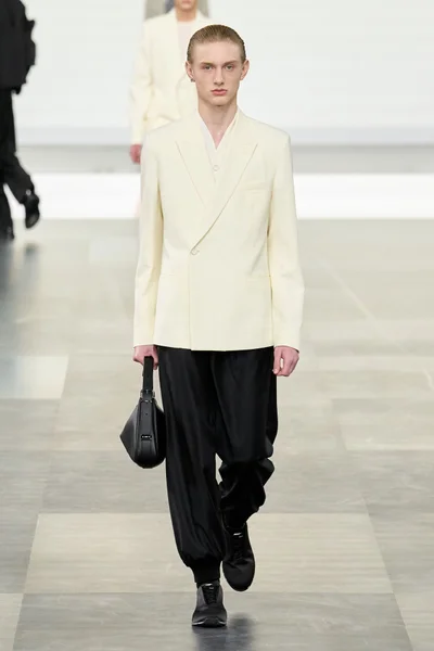 Look 24